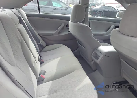 2011 Toyota Camry z USA, uszkodzony, nr VIN 4T1BF3EK2BU582435